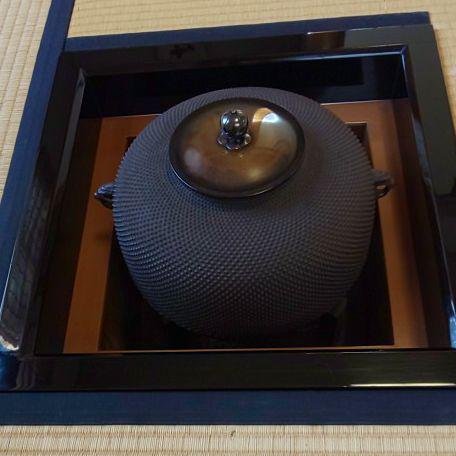 A 119 茶道 炉用 ・丸形総霰釜 ( 庄造造 )