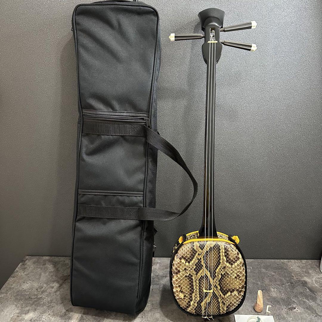 【美品】 沖縄 三線 本蛇皮 黒塗 強化張り 真壁型 初心者 セット 三味線